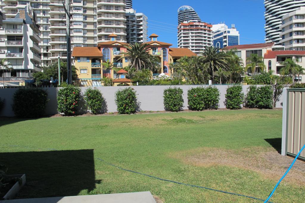 Queensleigh Holiday Apartments บรอดบีช ภายนอก รูปภาพ