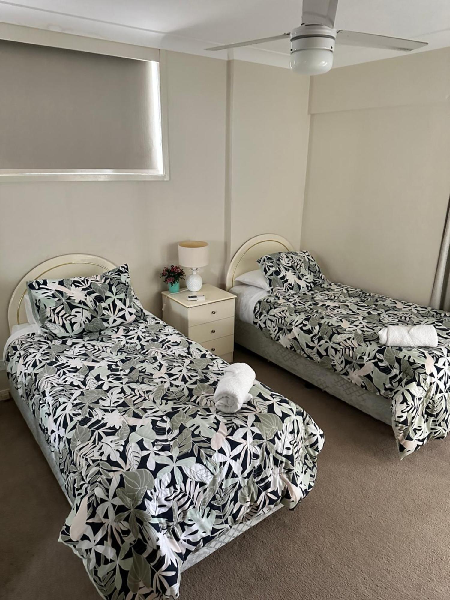 Queensleigh Holiday Apartments บรอดบีช ภายนอก รูปภาพ